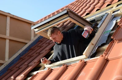 Pose de fenêtres de toit Velux à Roche-Maurice